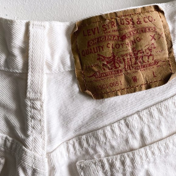 LEVIS White Shorts - Picture 8 of 8